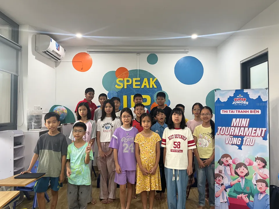 Lớp học tranh biện cho học sinh tại Super Juniors Academy